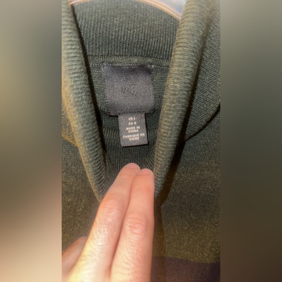 NEVER WORN - Fine Knit Turtle Neck Sweater - Picture 5 of 6